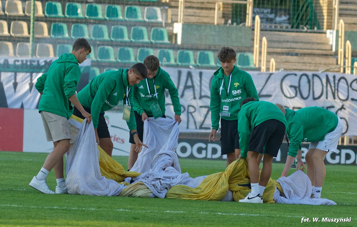 witek58's tweet photo. 11 sierpnia 2023r.
Górnik Łęczna – Chrobry Głogów 3:1 (1:0)
Bramki: Żyra (35), Kryeziu (56), Roginić (58) – Wolsztyński (74).

fot. Witold Muszyński
Galeria: https://t.co/0FlOrLLMJD https://t.co/gNZlwr6qB5