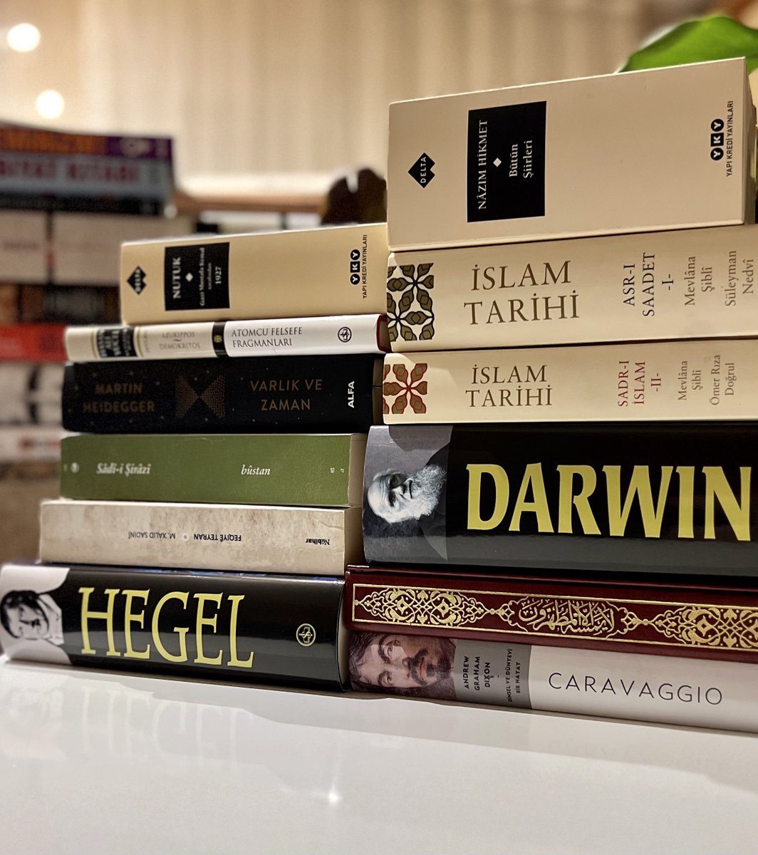 brczhe's tweet photo. Kitaplar, bir düşüncenin binlerce tasdikli noter vesikası gibi. https://t.co/1SiRzmgbyu