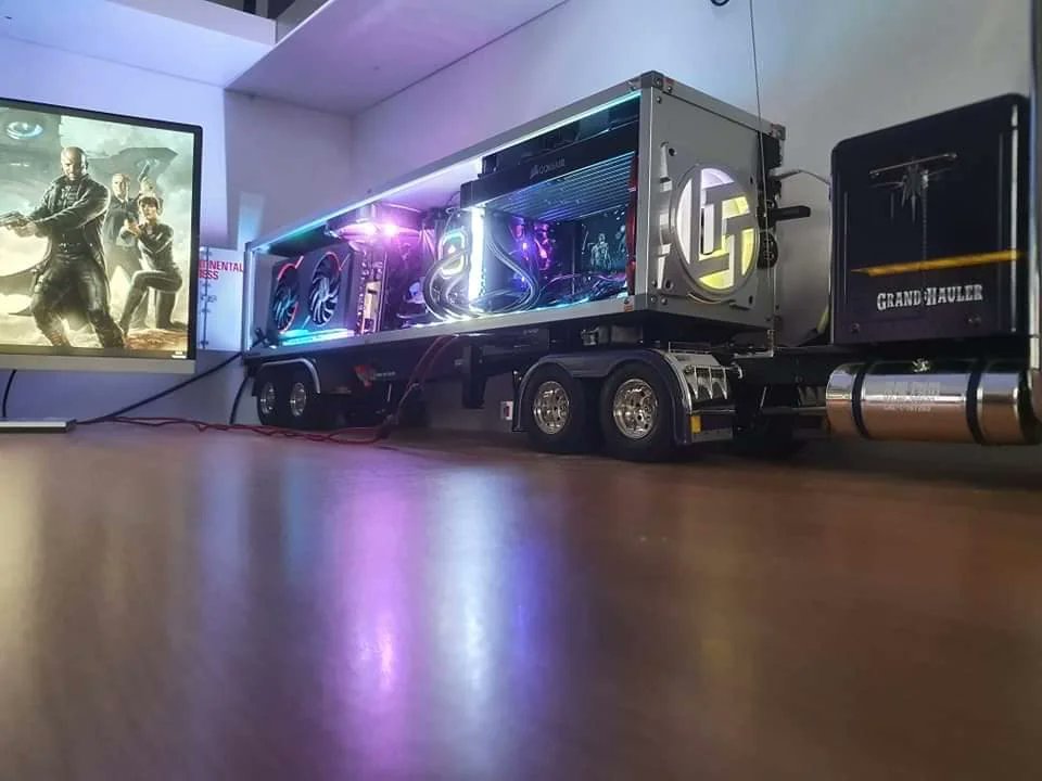 SCSsoftware's tweet image. Hands down. THE. Best. PC. EVER🙌

u/Nitrodax777 over at the Truck Sim reddit built this awesome custom PC inside of a 1/24 scale truck 🤯

Seriously awesome! Go give OP upvotes! reddit.com/r/trucksim/com… ⬆️