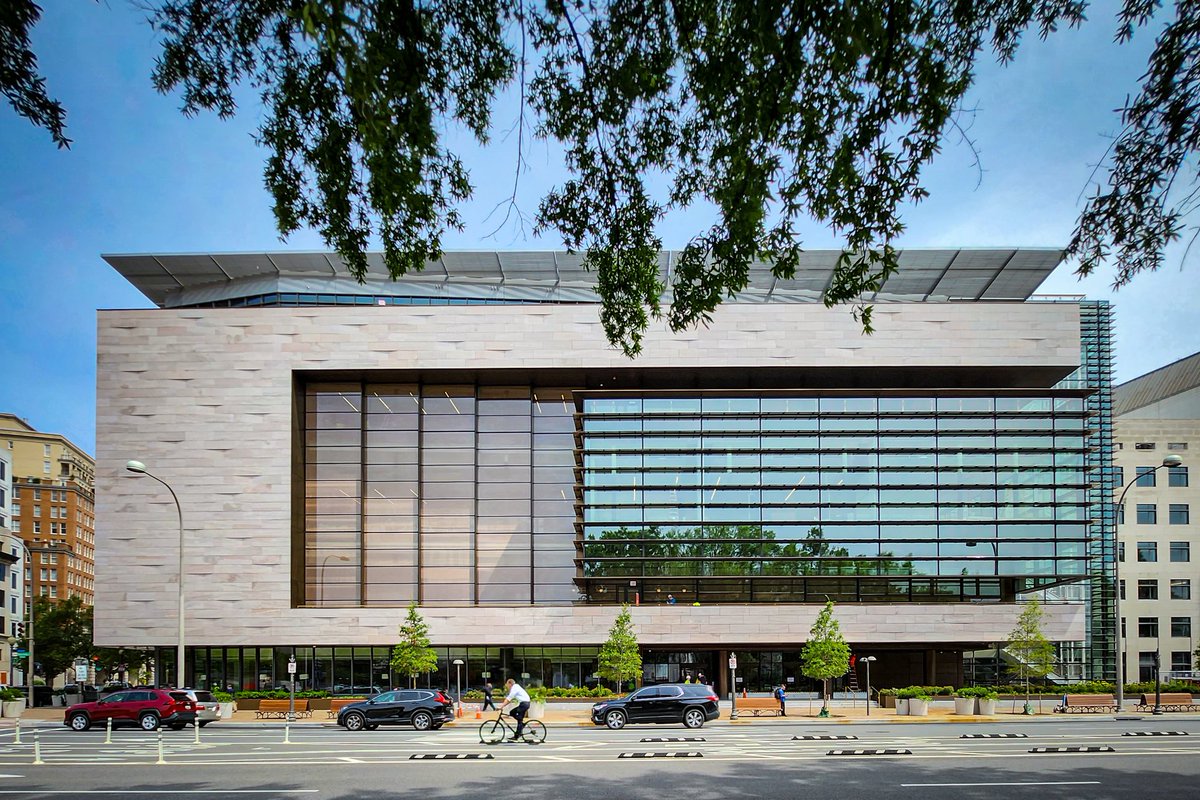 the old newseum building's transformation into the johns hopkins school of advanced international studies is nearly complete. 420,000 sq ft with 38 classrooms, theatre, libraries, meeting space, lounge areas, and a 7th fl coffee shop overlooking penn ave. 😲 555 penn ave nw.