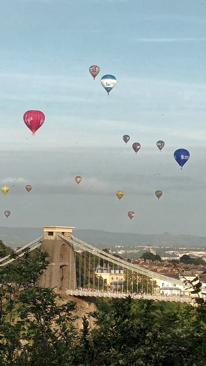 Today at the #bristolballoonfiesta 

Morning and evening ascents - #gertlush!