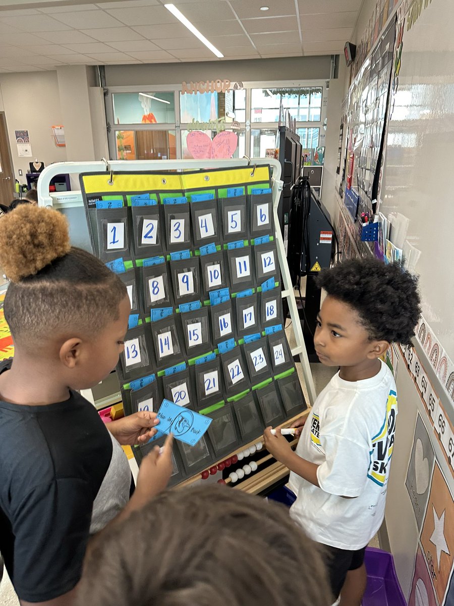 Blue Jays 🧡💙 cashing in those Blue Jay Bucks for showing ACE BEHAVIOR the first week of school! <a href="/HumbleISD_ACE/">Autumn Creek Elementary</a>