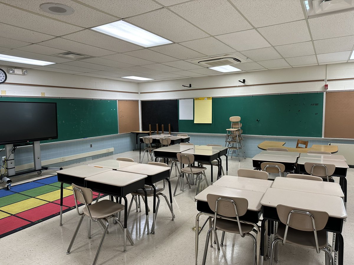 E_Amorette's tweet photo. Yesterday I said goodbye to @MarsEstatesBCPS. I grew so much as an educator and a person here. Colleagues became friends…lifelong friends. I hope the next third grade teacher makes as many amazing memories in their new role. Once a #marsstar always a #marstar. https://t.co/JggU4bZiXz