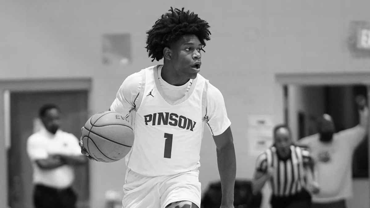 disclosetv's tweet photo. JUST IN - Star Alabama basketball talent Caleb White dead at 17 after collapsing during workout. https://t.co/s0v4w0yjpQ