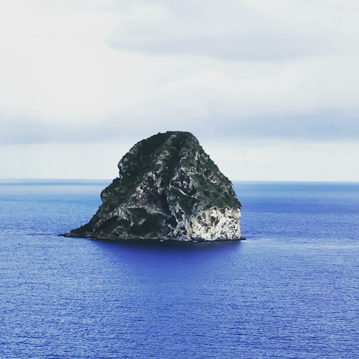 SLuchel's tweet photo. #travel #photography #matinik #mada
#caribbeanisland #beautiful #nature #diamondrock #rocherdudiamant #diamant #rock #skyline #skylovers #sea #landscape #vibe #art #life #instagood #inspiration #la #family #friends #moment #zanmi #time #respect #foss https://t.co/mwVKMwjSdl