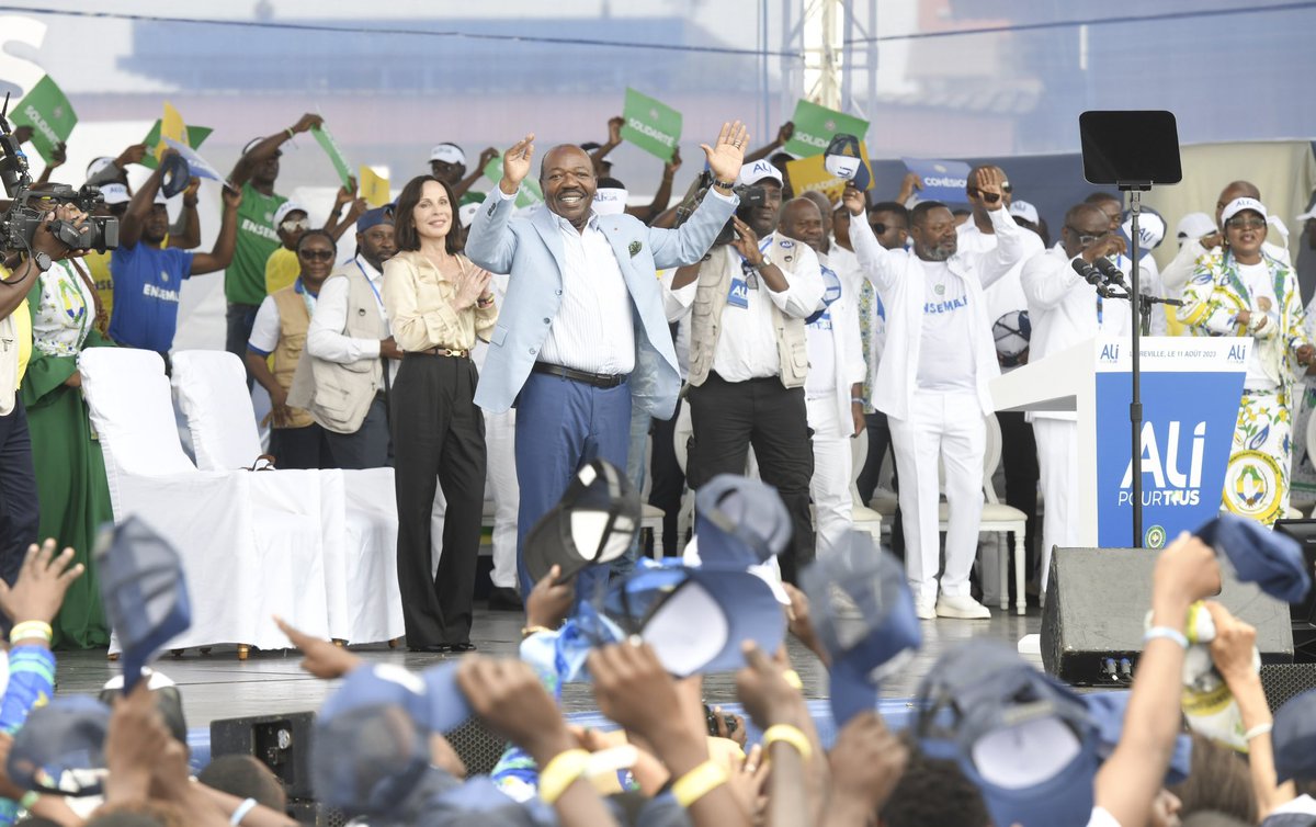 Incroyable meeting d’ouverture porté par un homme incroyable.
Celui que j’ai la chance d’accompagner depuis tant d’années, <a href="/PresidentABO/">Ali Bongo Ondimba</a>.
Je ne pourrais pas être plus fière de vous. 
Le #Gabon est chanceux de vous avoir.
Je vous aime Ali.❤️
#AliPourTous #Ali2023