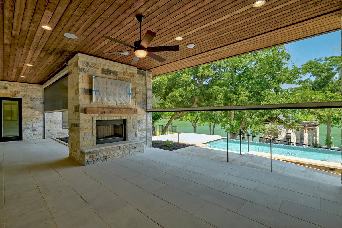 SterlingHomes's tweet photo. What could be better than a stunning patio and backyard with direct access to Lake Austin?! Living the dream over here!! https://t.co/0orZJwF6yR