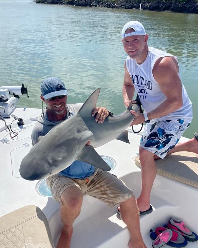 shelling_tours's tweet photo. 🎣 Captain Matt: Mastering the Waters with Passion! 🦈🌊

Witness a true maestro of the sea, Captain Matt, as he engages in a thrilling man vs. beast duel with the awe-inspiring creatures around the Ten Thousand Islands! 🦈🎣 

#CaptainMatt #FishingExpedition #NatureEncounters https://t.co/jsSzYTwCex