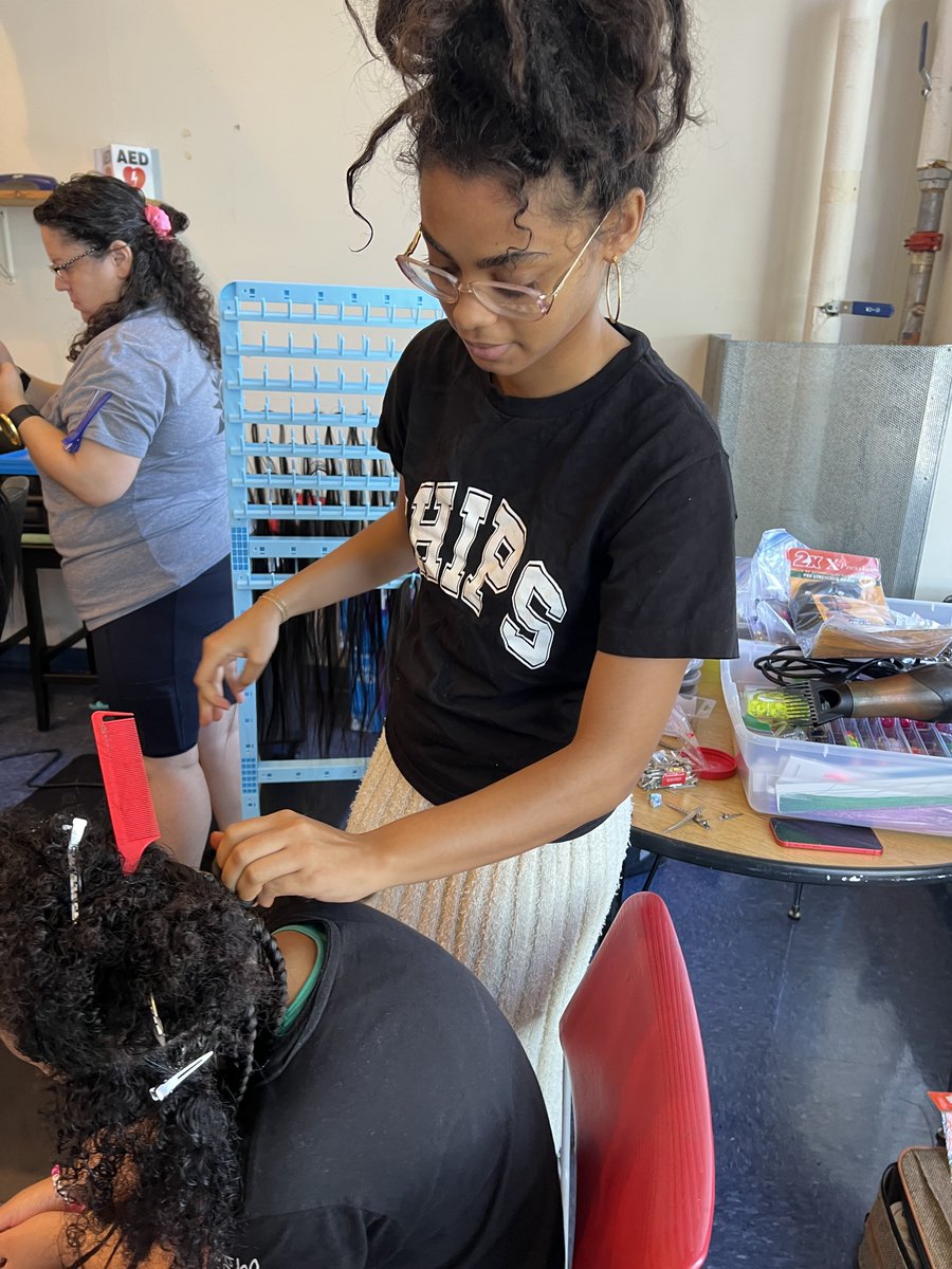 Last week, Sonshine Braiding held its back-to-school styling event for our Children's Shelter residents, serving 52 children with fresh looks! Parents were given maintainence tips and styling products. Thank you to the donors and volunteers who made this event a success!