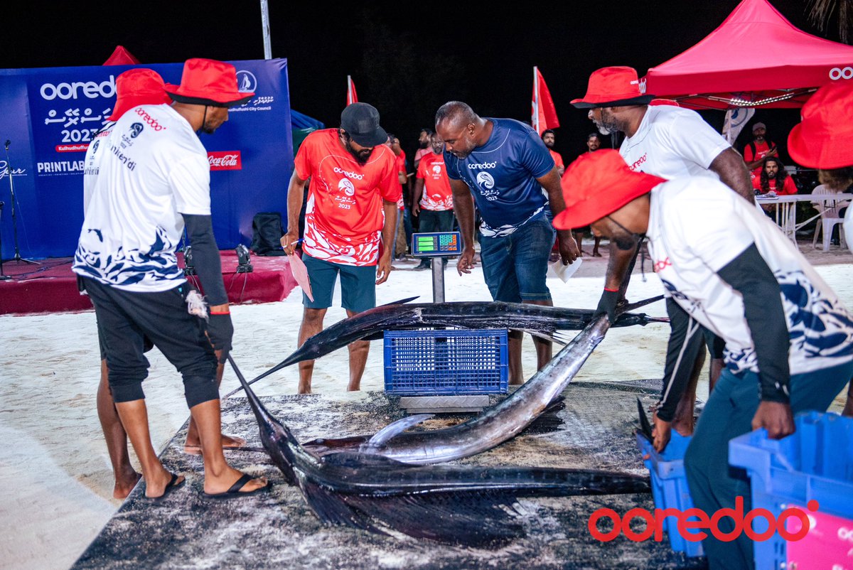 @kfcitycouncil <a href="/kulhudhuOnline/">KulhudhuffushiOnline</a> @MoFMRAmv <a href="/misqaalboduberu/">Misqaal</a> <a href="/PrintlabMV/">Printlab Creative</a> <a href="/sstvmv/">SSTV</a> <a href="/SeaGearMaldives/">Sea Gear</a> The Heaviest Catch title of #OoredooMasrace2023 from Kulhudhuffushi City goes to Hassan Ali from Team Bulhi Kendi! 🥳🙌

Hassan caught a Billfish of 25.85kg. Congratulations for winning the title and the very special gift pack from <a href="/SeaGearMaldives/">Sea Gear</a> 

@kfcitycouncil @MoFMRAmv