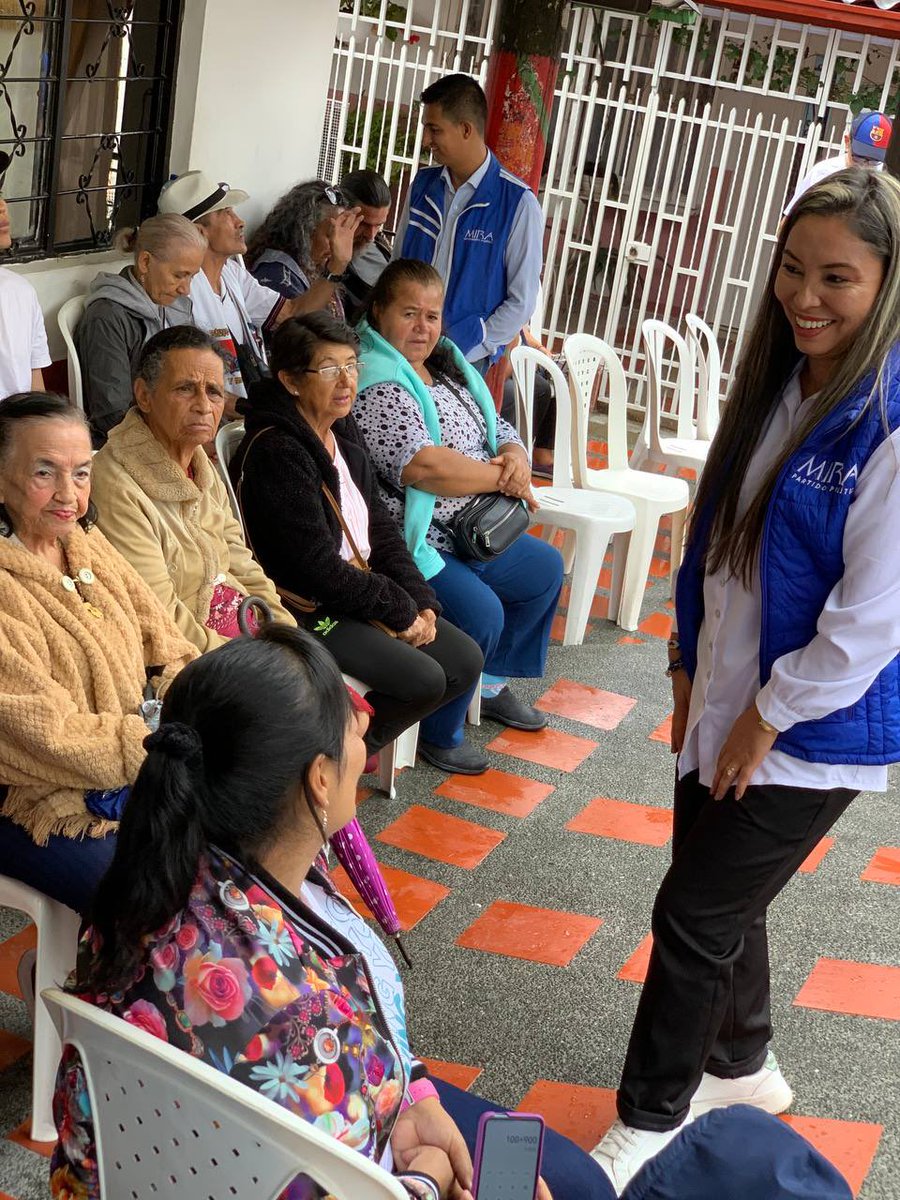francyyuliperez's tweet photo. 🌿Tarde de integración en el municipio de #Cricasia en compañía de líderes y simpatizantes. 
Durante esta visita nos acompañaron nuestros dos candidatos al Concejo del municipio.
Ⓜ️ @Nicolasth08 
Ⓜ️ Diana Lucia Arias  
@partidomira https://t.co/KdLc3I6zJW