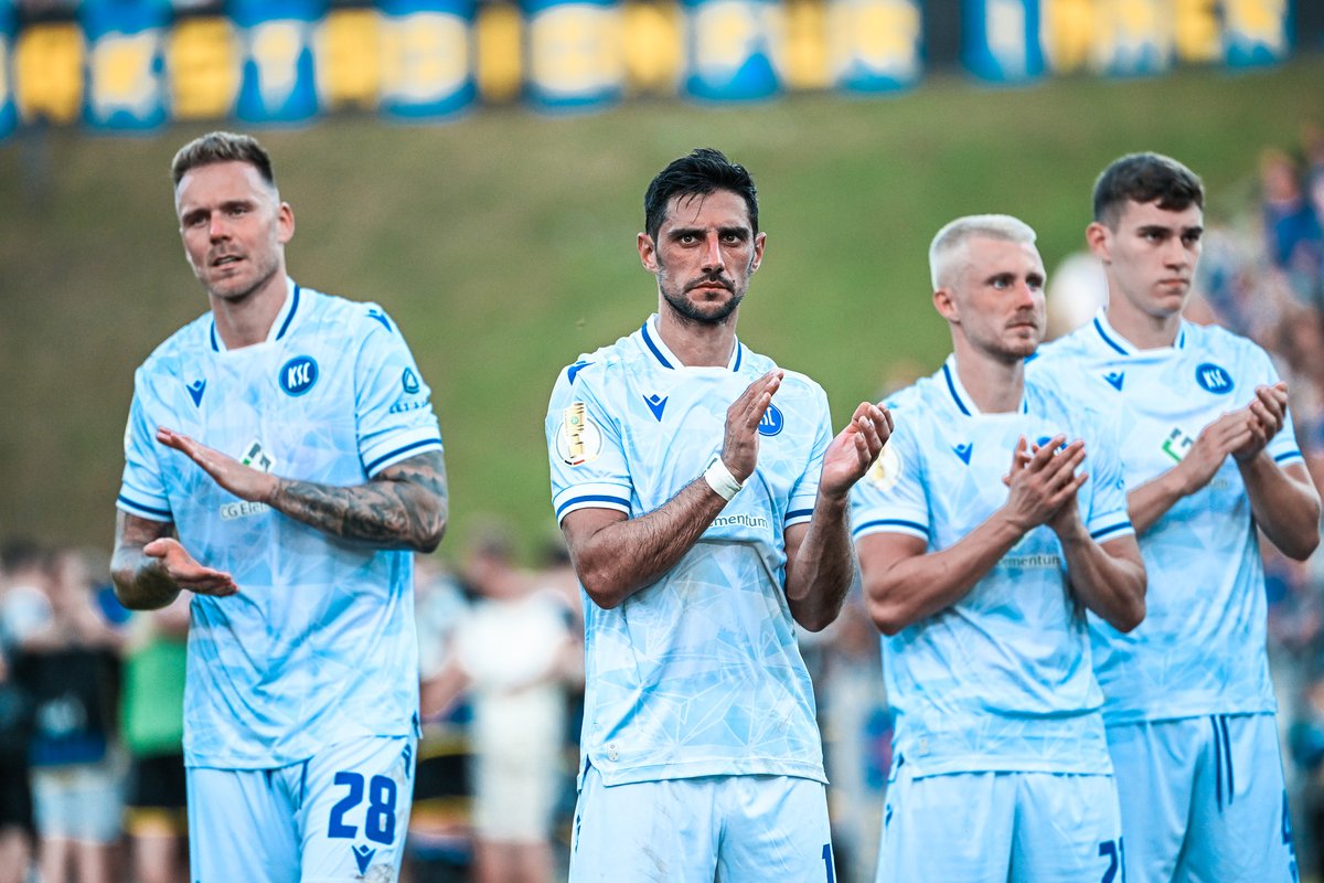 KarlsruherSC's tweet photo. Das haben wir uns gestern alle anders vorgestellt... aber diese Unterstützung war der Hammer - DANKE! 💙

In der Bildergalerie bekommt ihr weitere Eindrücke ➡️ https://t.co/t3T7fuxNHM

#FCSKSC #KSCmeineHeimat https://t.co/5YZOg3E3OR
