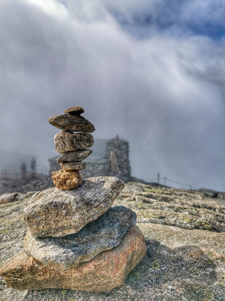 Om du vurderer Rampestreken og Nesaksla på en dag med graut tjukk tåke, så kan jeg anbefale det på det varmeste. Kan jo bare fantasere om utsikten f.eks.