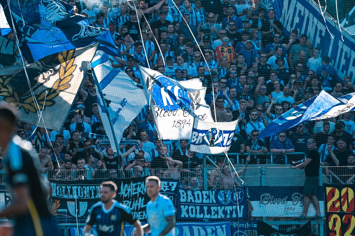 KarlsruherSC's tweet photo. Das haben wir uns gestern alle anders vorgestellt... aber diese Unterstützung war der Hammer - DANKE! 💙

In der Bildergalerie bekommt ihr weitere Eindrücke ➡️ https://t.co/t3T7fuxNHM

#FCSKSC #KSCmeineHeimat https://t.co/5YZOg3E3OR