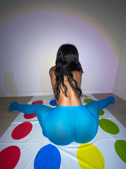 It&rsquo;s Free for a week 😈 🥰🥰💙💚✨  https://t.co/GJUvZpoz71 😍 https://t.co/WtFXr1lO0S