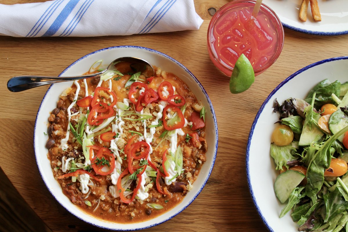 Chicago Bears Football is back tomorrow, baby! 🐻⬇️ Nothing says game day like our Three Bean Midwestern Chili in honor of the preseason 🏈
•
#BearDown #ChicagoBears #H1M  #EEEEEats #infatuationchi #eaterchicago #dishroulette #chicagoeats #chicagofoodie #fabfoodchicago