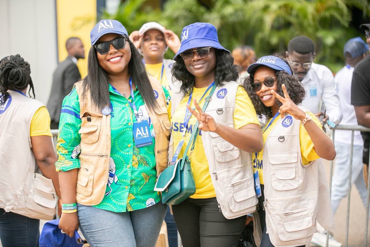 NoureddinBV's tweet photo. Quelle émotion, quelle ferveur, quel enthousiasme. 
C'était un moment incroyable !
Bravo @PresidentABO et merci #Owendo ! 🇬🇦
#AliPourTous #Ali2023 #MonPactePourLeGabon https://t.co/y88H8eZ7pt