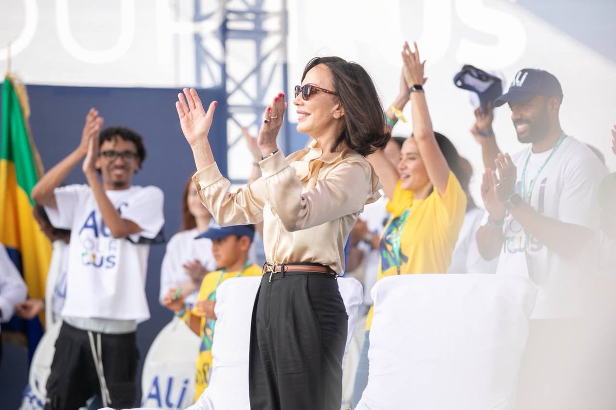 Quelle émotion, quelle ferveur, quel enthousiasme. 
C'était un moment incroyable !
Bravo <a href="/PresidentABO/">Ali Bongo Ondimba</a> et merci #Owendo ! 🇬🇦
#AliPourTous #Ali2023 #MonPactePourLeGabon