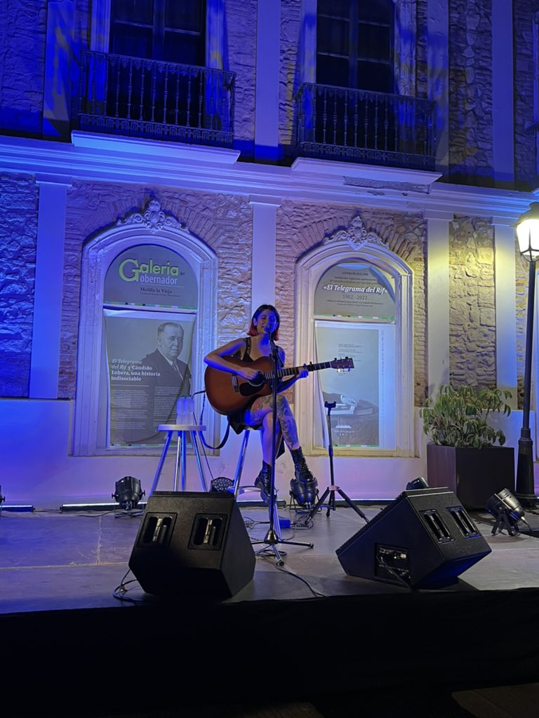ondaceromelilla's tweet photo. Bely Basarte actúa a esta hora en la Plaza Pedro de Estopiñán de #Melilla la Vieja dentro del ciclo Música a la luna. https://t.co/tn0UBZbh79