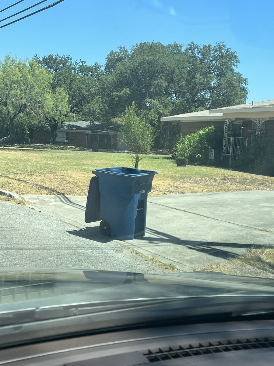 MrOchoa22's tweet photo. @COSAGOV there's an entire 20 feet of empty space where I leave my bins. And it consistently gets replaced in the middle of my driveway. Seriously? https://t.co/E0lEwj4ypH