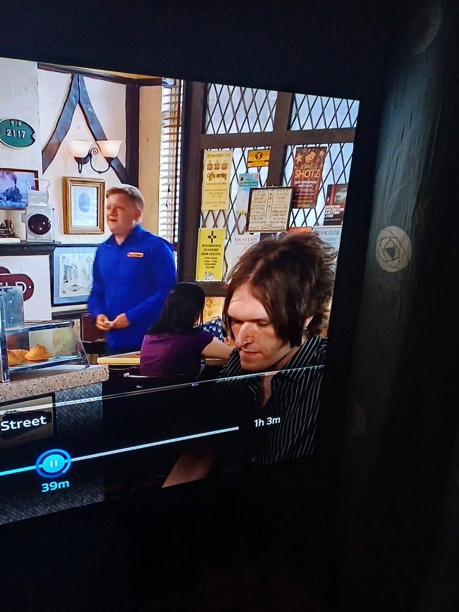 slam2728's tweet photo. My favourite extra is in Roy's🤩 # corrie https://t.co/LtQKn9iH73