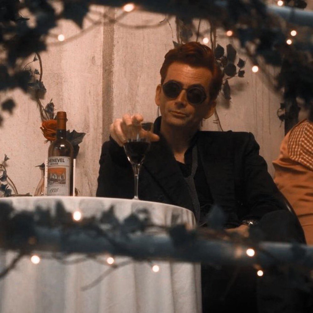grogus_dad's tweet photo. i think we need to talk about how BEAUTIFUL good omens is. the color palette of this show is so pleasing even in just everyday average scenes https://t.co/EEm2nHFHxa