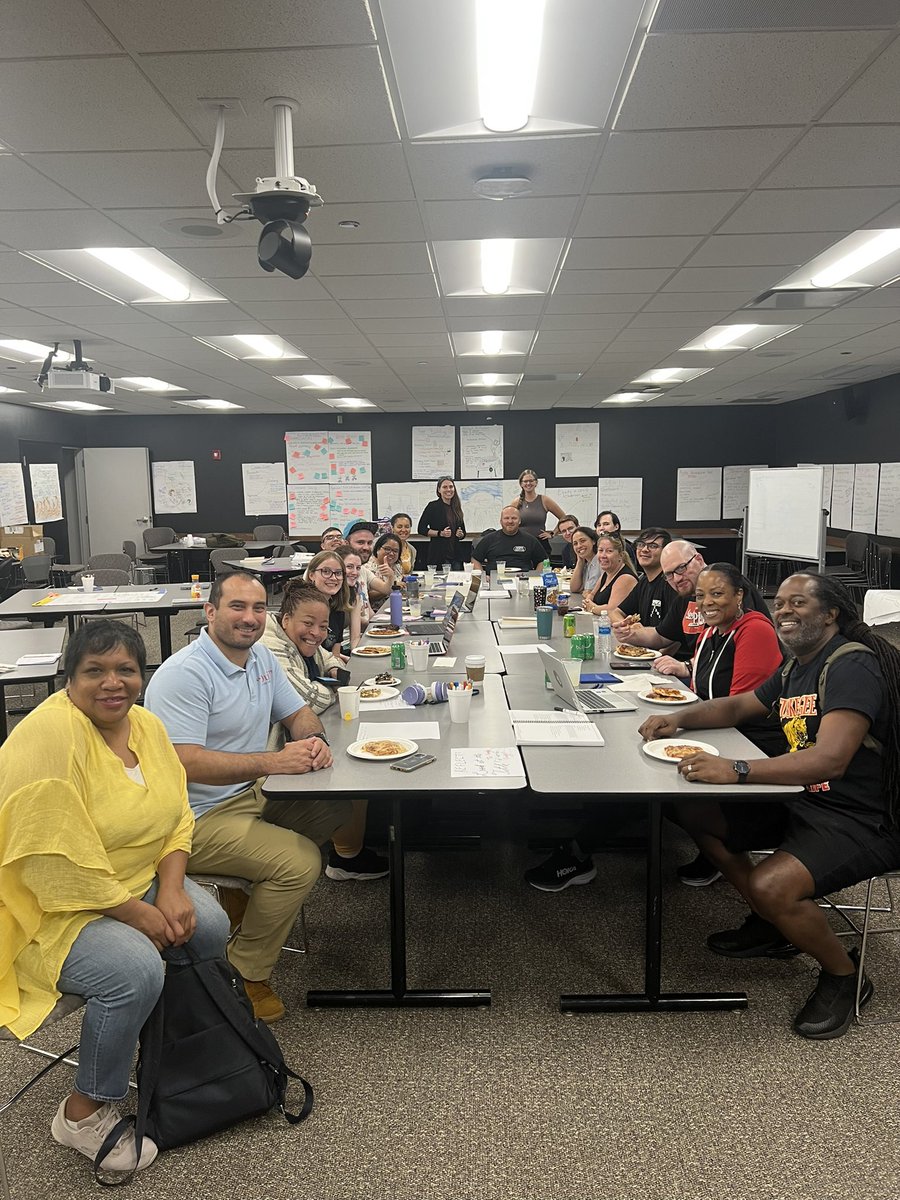 MsTay_teach's tweet image. You know it was an amazing @exploringcs PD when the participants push all the tables together to say to eat their lunch family style instead of grabbing it to go. #exploringCS @CSforALL
Feel very lucky to have been their facilitator!