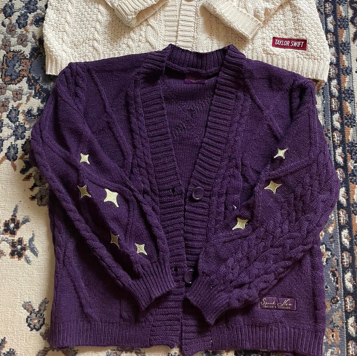 ductuanq12's tweet photo. 📢𝐓𝐀𝐘𝐋𝐎𝐑 𝐒𝐖𝐈𝐅𝐓 𝐌𝐄𝐑𝐂𝐇 𝐆𝐈𝐕𝐄𝐀𝐖𝐀𝐘!!📷 

- 2 people win set this!! 
- must be following 
- must rt and like this tweet!!  
ends on 11/3/23 For international fan !! Good luck ^^ #TheErasTourTS #SpeakNow #cardigan  #TheErasTour #Swifties https://t.co/CCpgIFDYF0