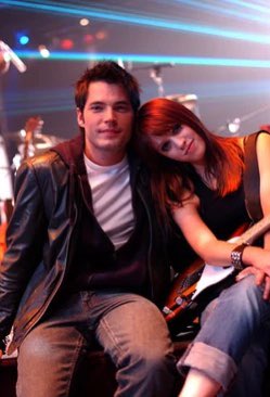 Lababanecotilla's tweet photo. Acabo de descubrir que en YouTube están todas las temporadas de #InstantStar en HD y aquí estoy gozándolo mucho haciendo maratón. Porfavó decidme que conocéis a Jude y Tommy. Qué nostalgia y qué GRAN shippeo eran pordió. ♥️🥹 https://t.co/p7FjgxCCs8