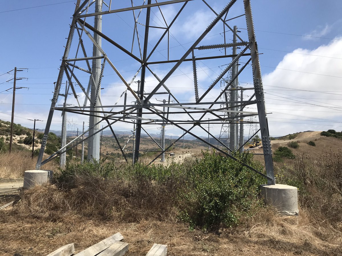 ChapyDesign's tweet image. Going further down the trail on my @ocmmonkeymisfit hike today. It was a hot one 🥵. #monkeymisfit @OnChainMonkey