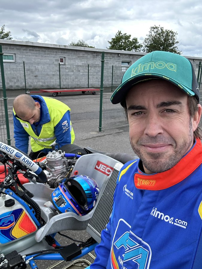 Fernando Alonso con un karting