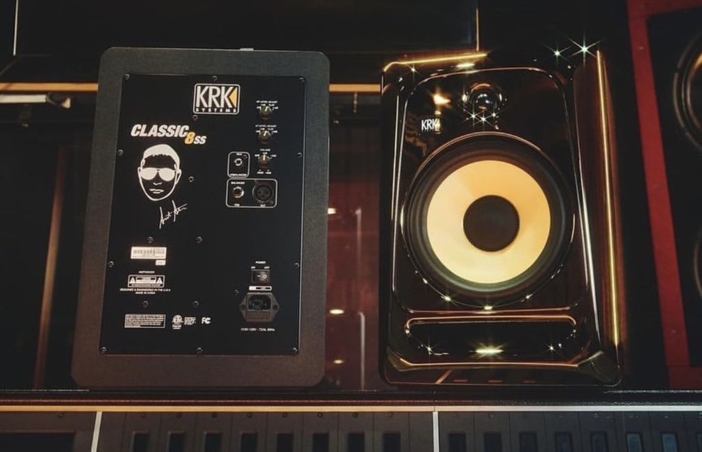 ssakurasound's tweet photo. Organized the collaboration for legend Scott Storch and KRK classic 8ss studio monitors at Circle House Studios. 🤞🏽 Gold chrome limited edition. 🔊 https://t.co/0NF6Ov2yvK