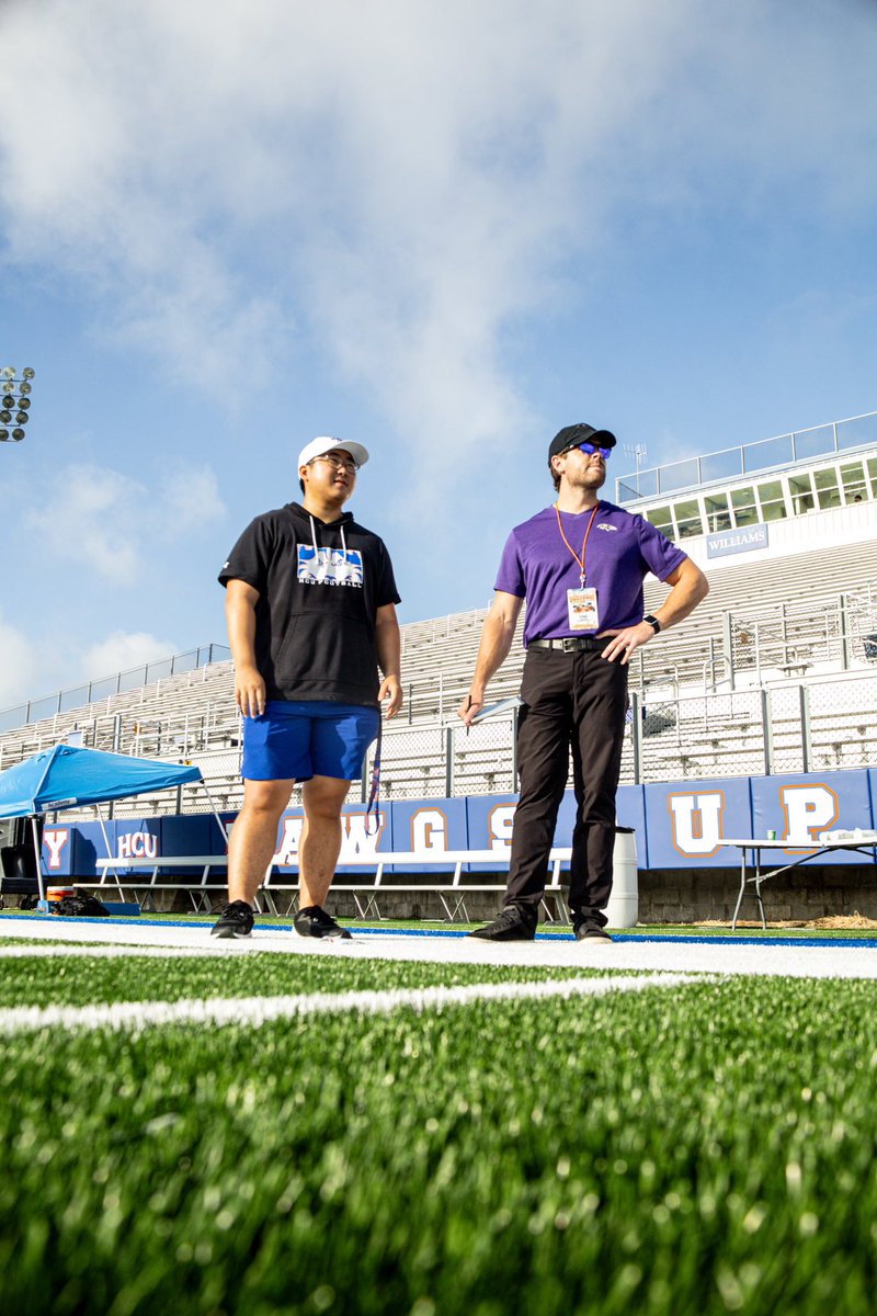 Thank you to Chas Stallard and the Baltimore Ravens for coming out to watch our guys!

(<a href="/Ravens/">Baltimore Ravens</a>)

#ProDawgs 
#DawgsUp X #NewEra