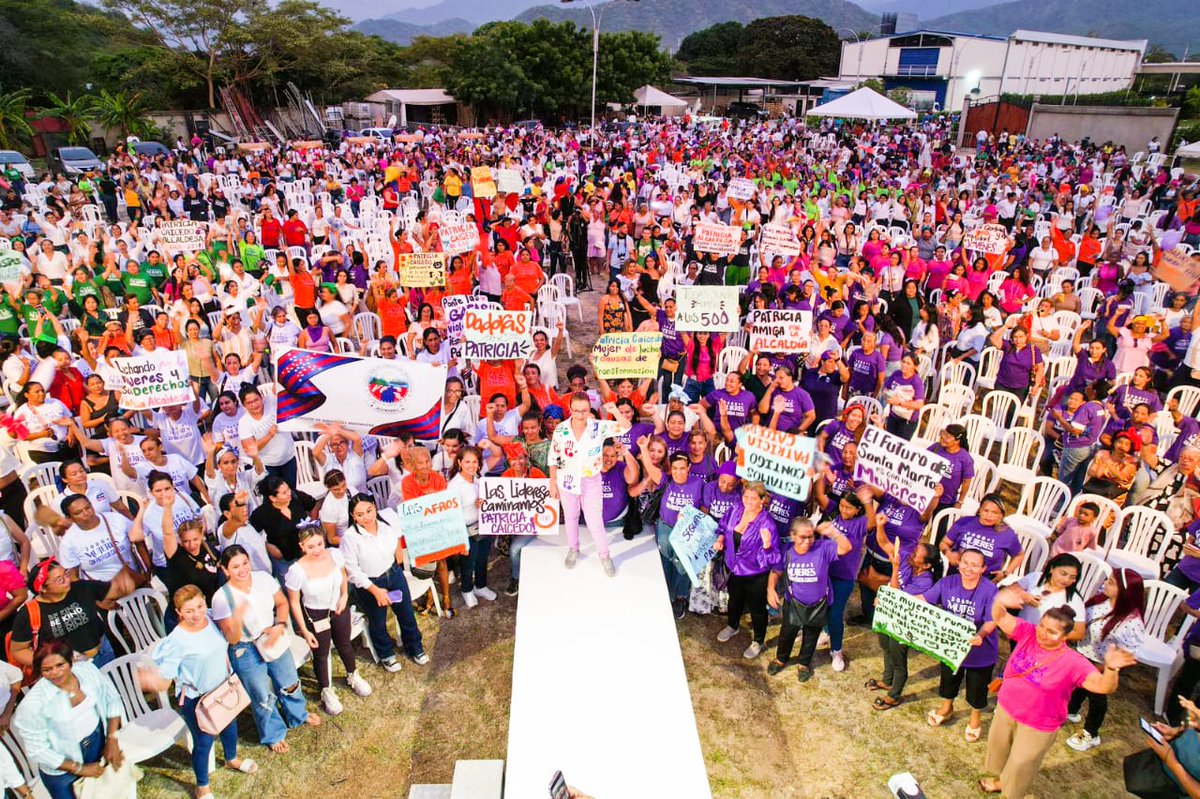 patcaicedo's tweet photo. Atendiendo el llamado de las mujeres líderesas de Santa Marta asistimos a una juntanza en la que recibimos el valioso respaldo de más de 3mil #MujeresPorElCambio. 

Fue un gran encuentro con diversas plataformas y sectores;  Nacimos Listas, Afroditas, líderesas comunales, mujeres víctimas, madres, campesinas, educadoras, jóvenes y todas las mujeres que en la ciudad se juntan para seguir impulsando el Cambio. 

Somos las mujeres arrancando campaña,  marcando el camino y trabajando por una Santa Marta en clave de mujer: segura, productiva y amorosa.