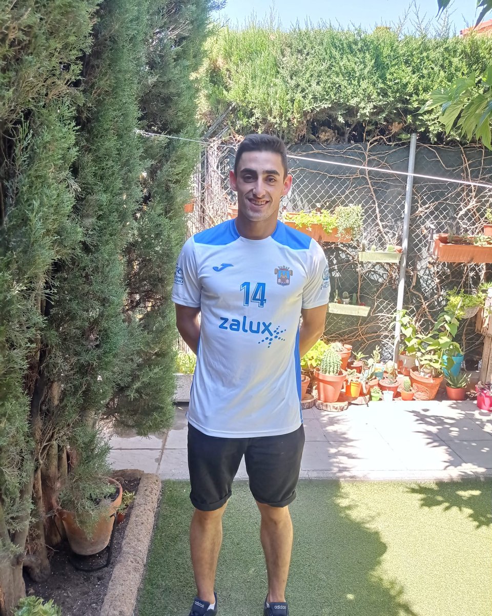 ¡FICHAJE!
Nos alegra anunciar la que será la segunda etapa de Javier Entrena en nuestro club, viene con la ilusión por la nubes (no sabemos si por el equipo que está haciendo el Zaragoza o por nosotros, jeje), defensa seguro con un largo recorrido en ambas bandas. ¡Vamos Javi!