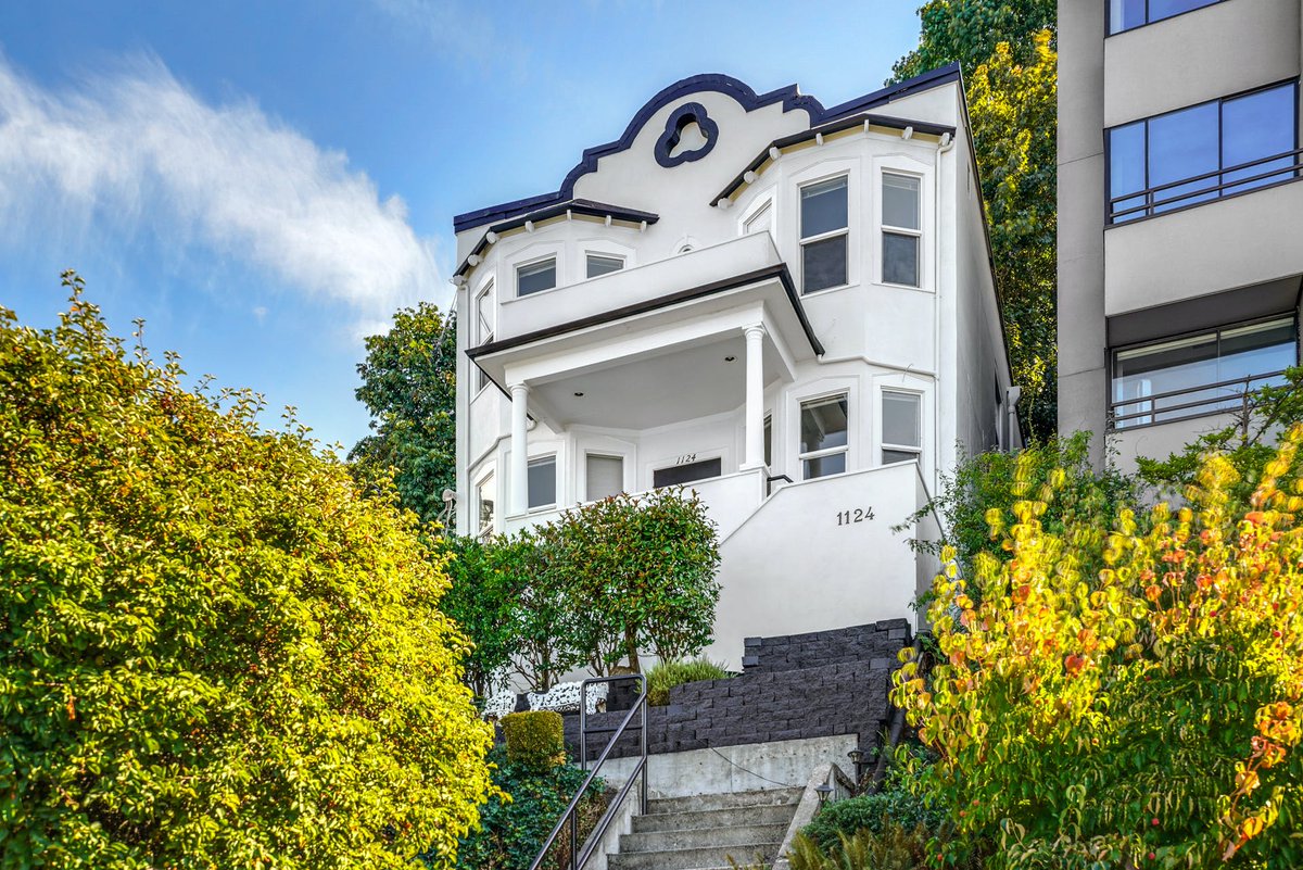 VREGroup's tweet photo. Project Update! Venture acquired this beautiful fourplex in Capitol Hill on Lakeview Boulevard in 2021, offering amazing views of South Lake Union &amp; Downtown Seattle from all four units. Currently listed on the market for $1,685,000. Contact us for more information. https://t.co/2i5btR8g0c