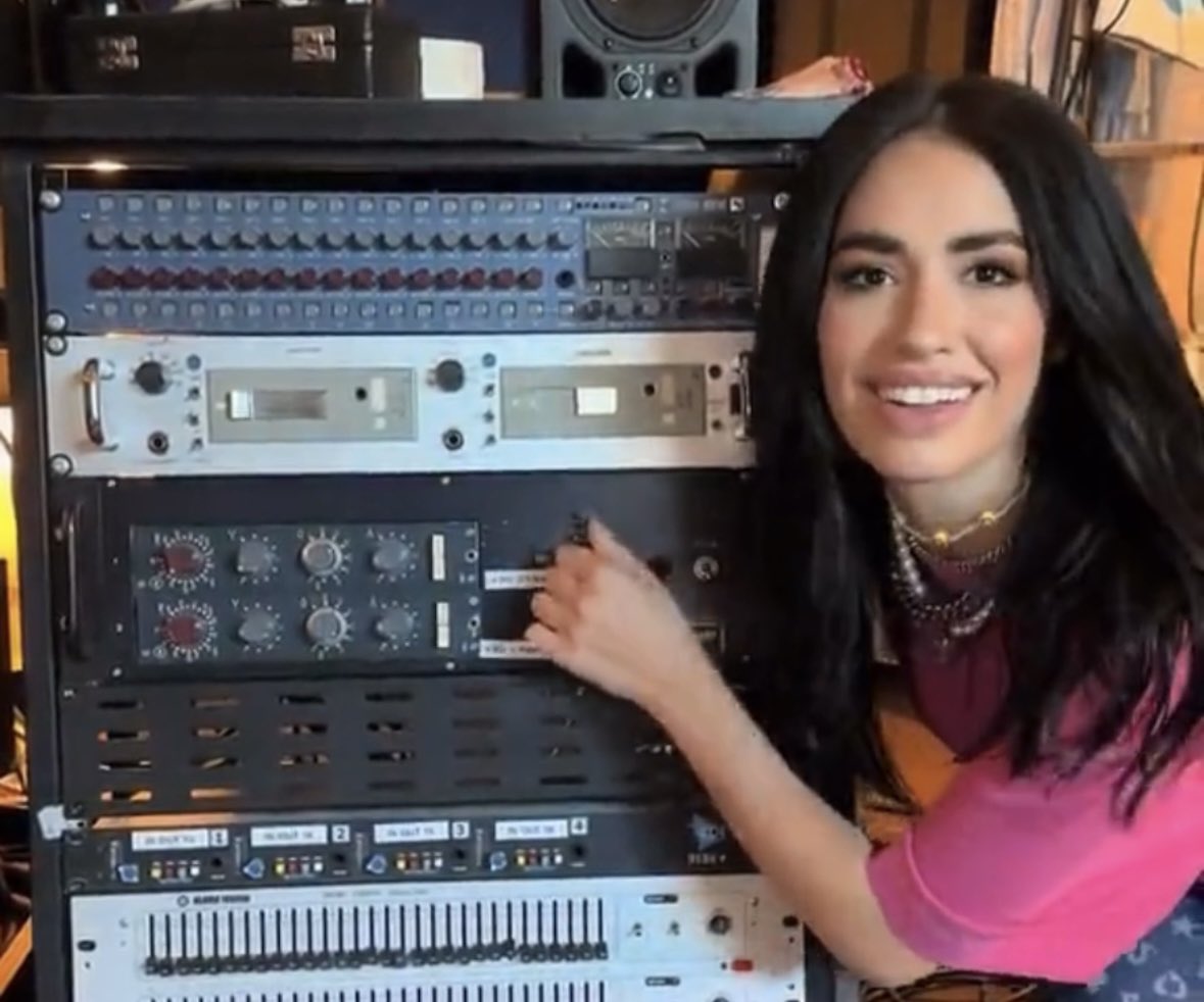 cada vez que llego a un lugar y puedo poner quienes son