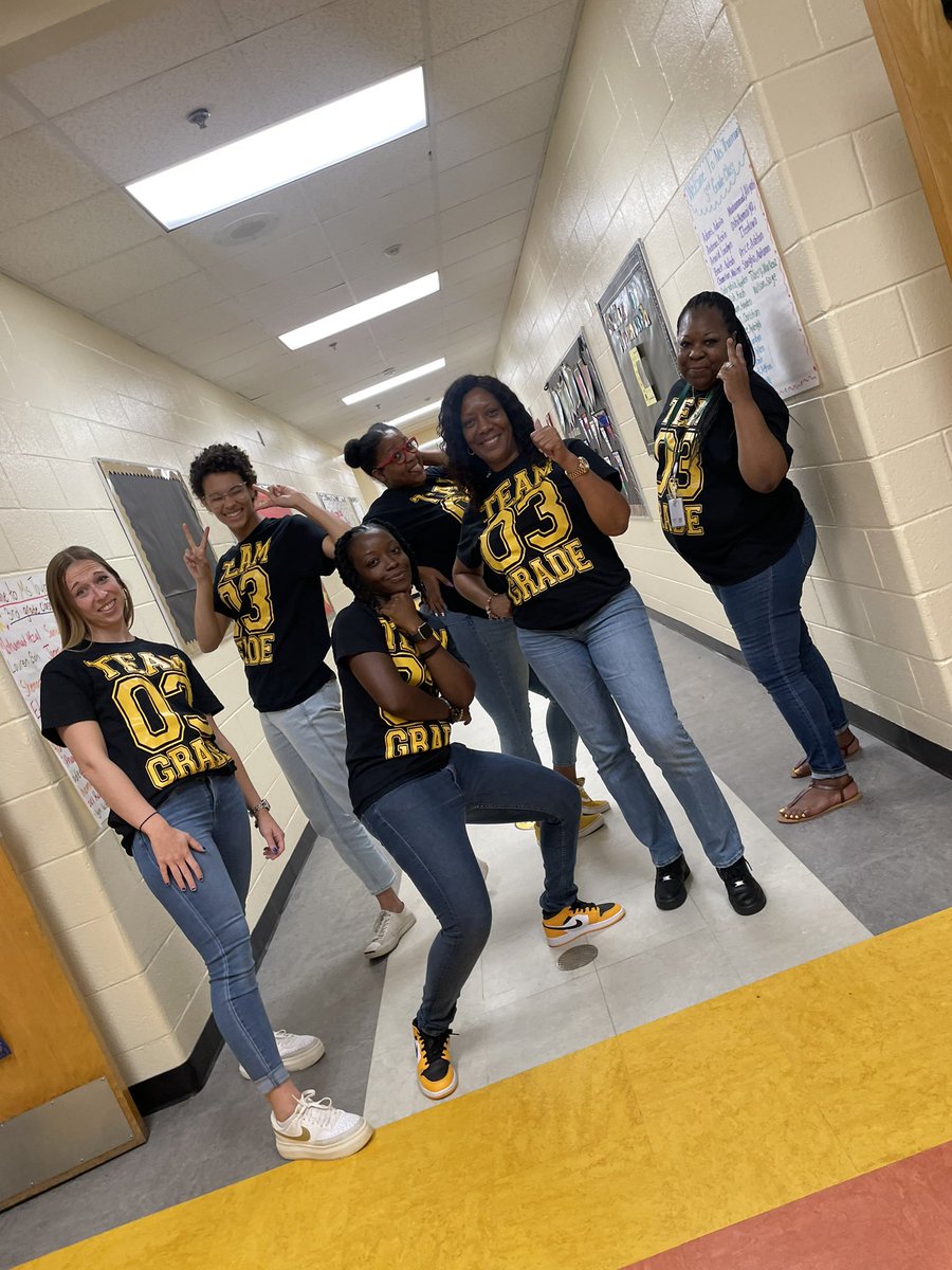 called2teach_'s tweet photo. “GUESS who made it through their first instructional week?” This third grade team and we’re off to a great start!! 😊❤️ #happyFIRSTfriday!!! #TEAMthirdgrade #OneTeamOneDream 🥳 https://t.co/DsdkwPDqZq