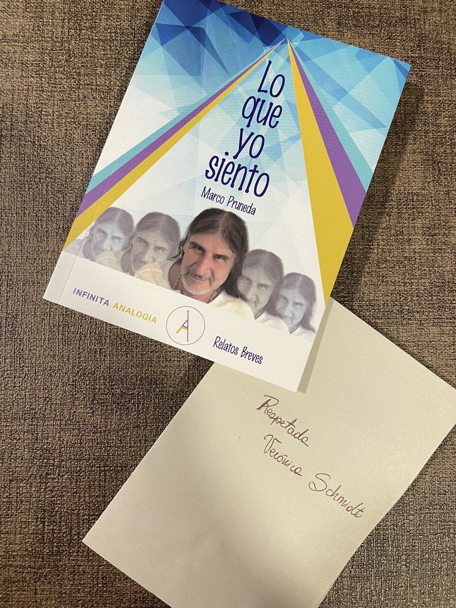 Una mujer anónima dejó este regalo para mí en mi antiguo lugar de trabajo con una dedicatoria muy linda. Quien sea que haya sido, lo agradezco enormemente y valoro la molestia de haber pensado en mí. Muchas gracias