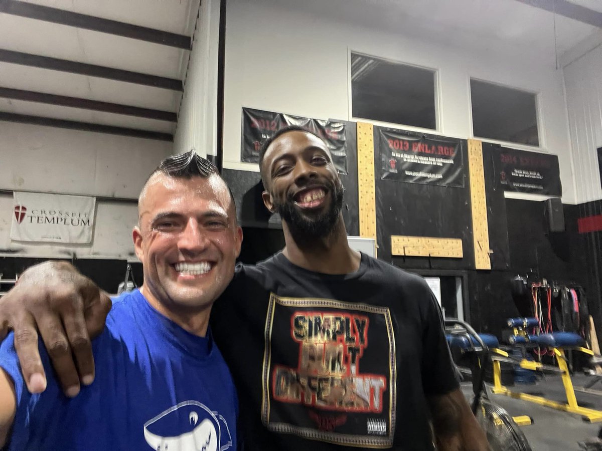 Corona_Realty's tweet image. No shit!!! It's my first time trying CrossFit!!! Went to the gym from my hotel and headed here!! A big mistake but I'm still all in!! 

Thank you, Dontae!! #crossfit #killedme #firstime #gym #HealthyLiving #healthylifestyle #pushyourlimit
