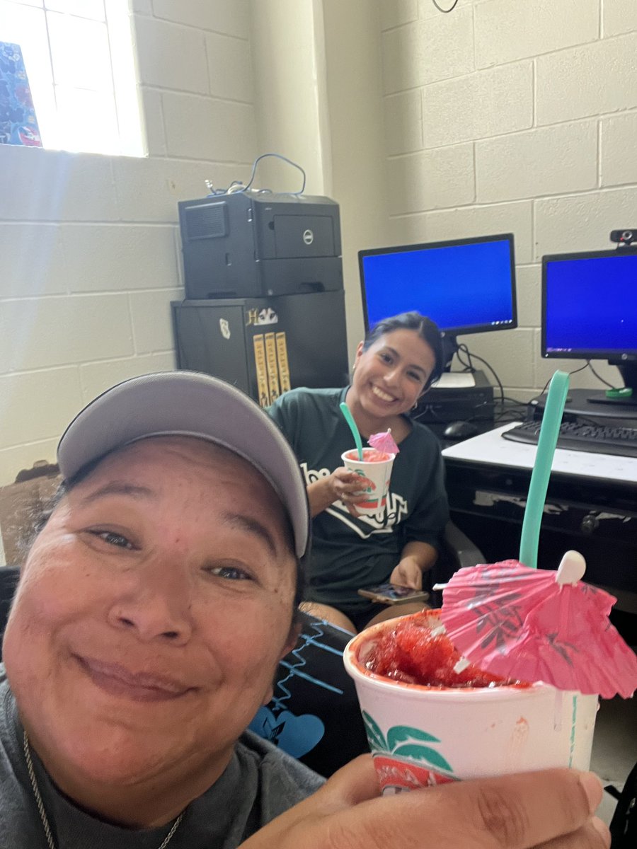 HolmesHuskyAT's tweet photo. Great Way to end our week! Our very own Amber and Ilianah teaming up to bring us Bahama Bucks to help us cool off in this heat!
#LoveAllServeAll
#Bethebeat
#huskyathletictraining https://t.co/veqPrMGUPy