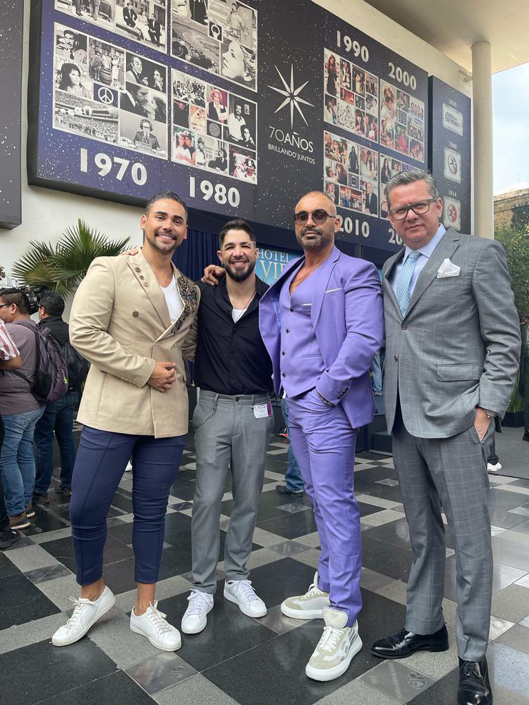 Stovells's tweet photo. Más que listos para el estreno de @HotelVIPmx 
Gran estreno este 16 de agosto 8:00pm por #el5

Dressed by @Zegna &amp; #Feb31st 

#hotelvipmx #el5 #happykitchen #granestreno https://t.co/7eVic9wMso