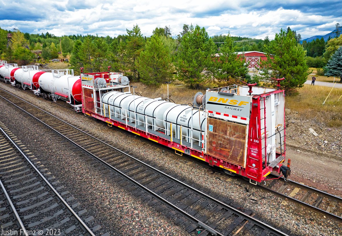 jfranz88's tweet image. With concerns that the Ridge Fire will make a run when the weather heats up, @BNSFRailway dispatched its fire train to Coram to protect the railroad's infrastructure. Here's a 2018 @FlatheadBeacon story about this unique piece of equipment flatheadbeacon.com/2018/09/02/pla… #MTfire #MTnews