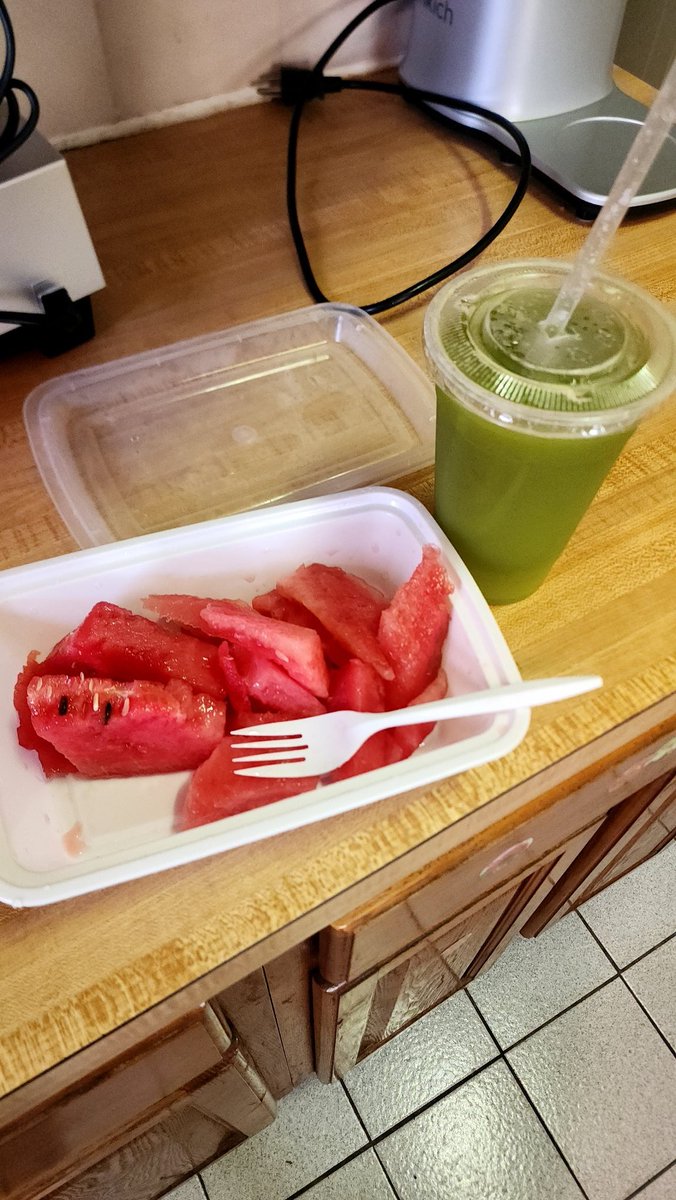 SugaRay4506's tweet image. Happy Friday 😊 

Made some fresh celery juice and cut up some watermelon earlier before heading out. 

Hope yall having a great day. #celeryjuice #watermelon #vegetables #veggies #vegetablejuice #healthierhood