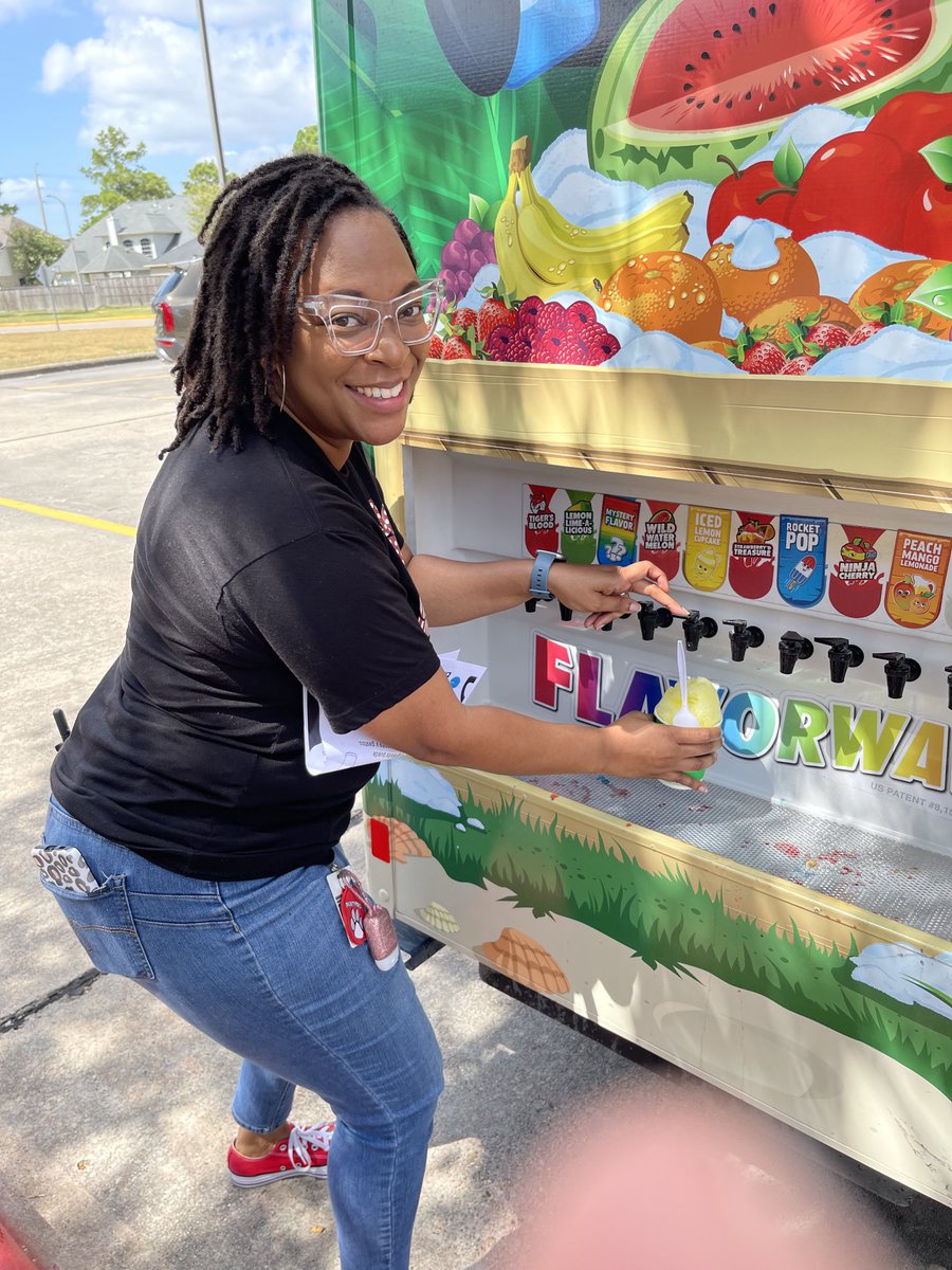 HumbleISD_PFE's tweet image. Thank you ⁦@KONAICE⁩ and ⁦@HumblePFEPTA⁩ for the sweet cold treat on this hot day! #PFEisHappy