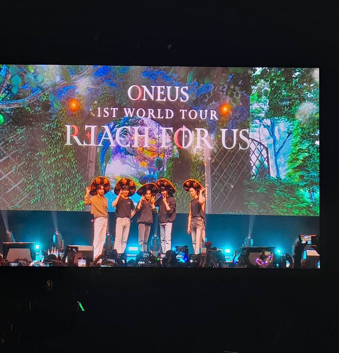 disk9i's tweet image. ♡ . . .﹙ 💘 ﹚!

i love my boys  :  @pledis_17 @by_verivery @official_ONEUS