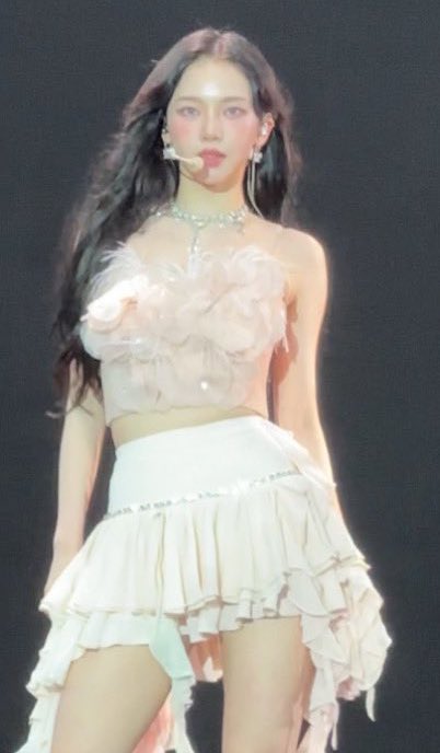 KARINA LOOKS INSANE