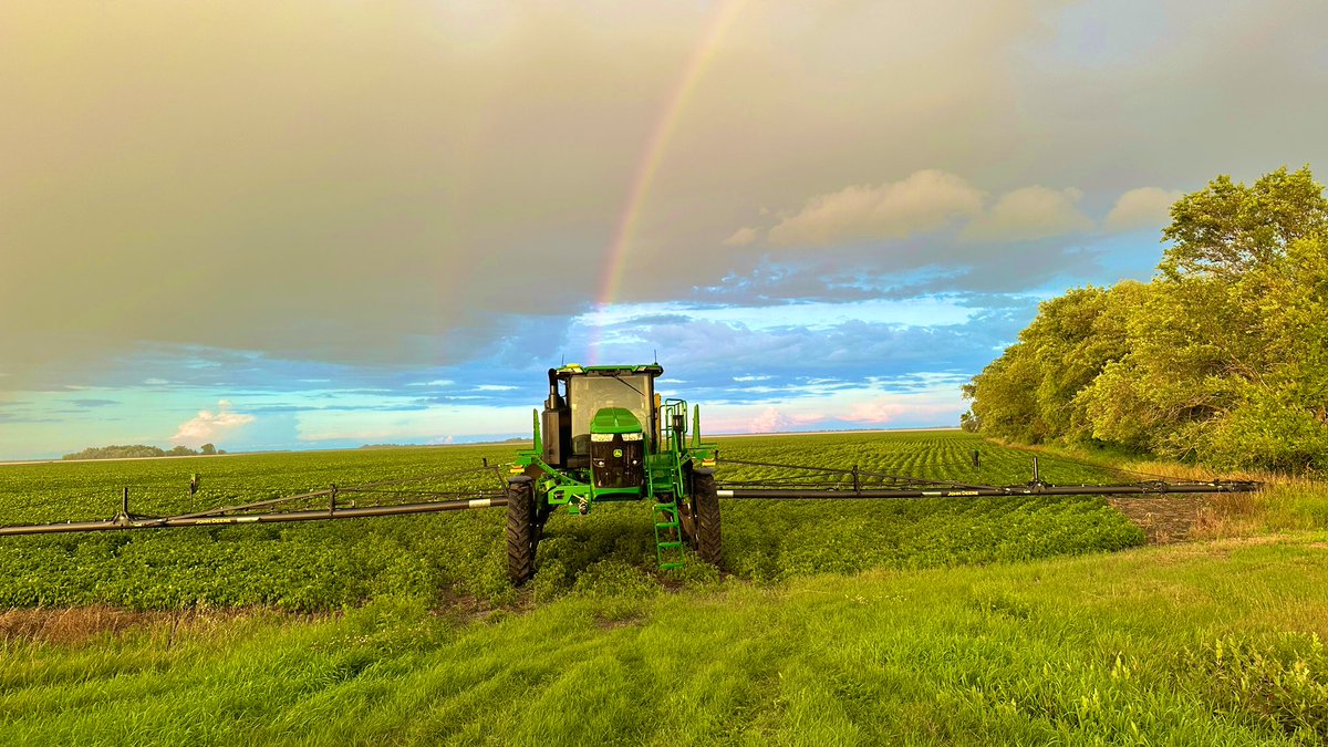 I knew it! At the end of a rainbow lies a #JohnDeere. #spray23 #farming #AgTwitter