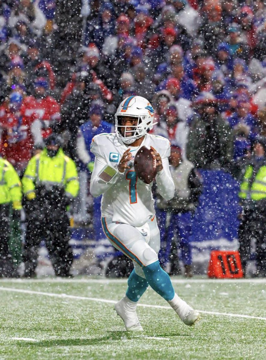 FinsPhanatics's tweet photo. Retweet = Tua healthy all season🙏🏼 #FinsUp https://t.co/GzZocwp4Qw