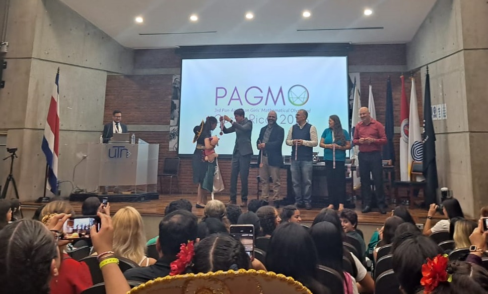 micittcr's tweet photo. Hoy Orlando Vega, Viceministro de CTI del @micittcr clausuró la III Olimpiada Panamericana Femenil de Matemática 2023."Me complace participar en eventos donde se promueve la participación de niñas y mujeres en las áreas STEM" dijo el Viceministro +info https://t.co/wG7vpY9dWJ https://t.co/H5VbxrDadJ